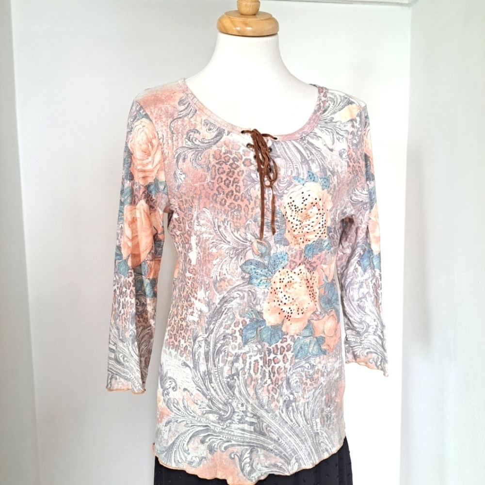 One world | Pink Rose colorful cropped sleeve shirt with rhinestones